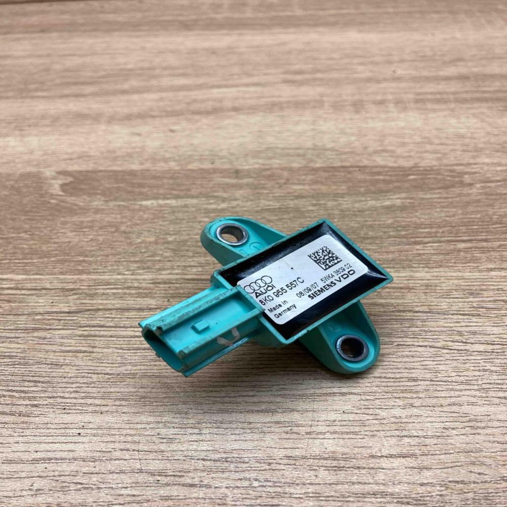 8K0955557C 5WK43809  Airbag deployment crash/impact sensor Audi A4 S4 B8 8K