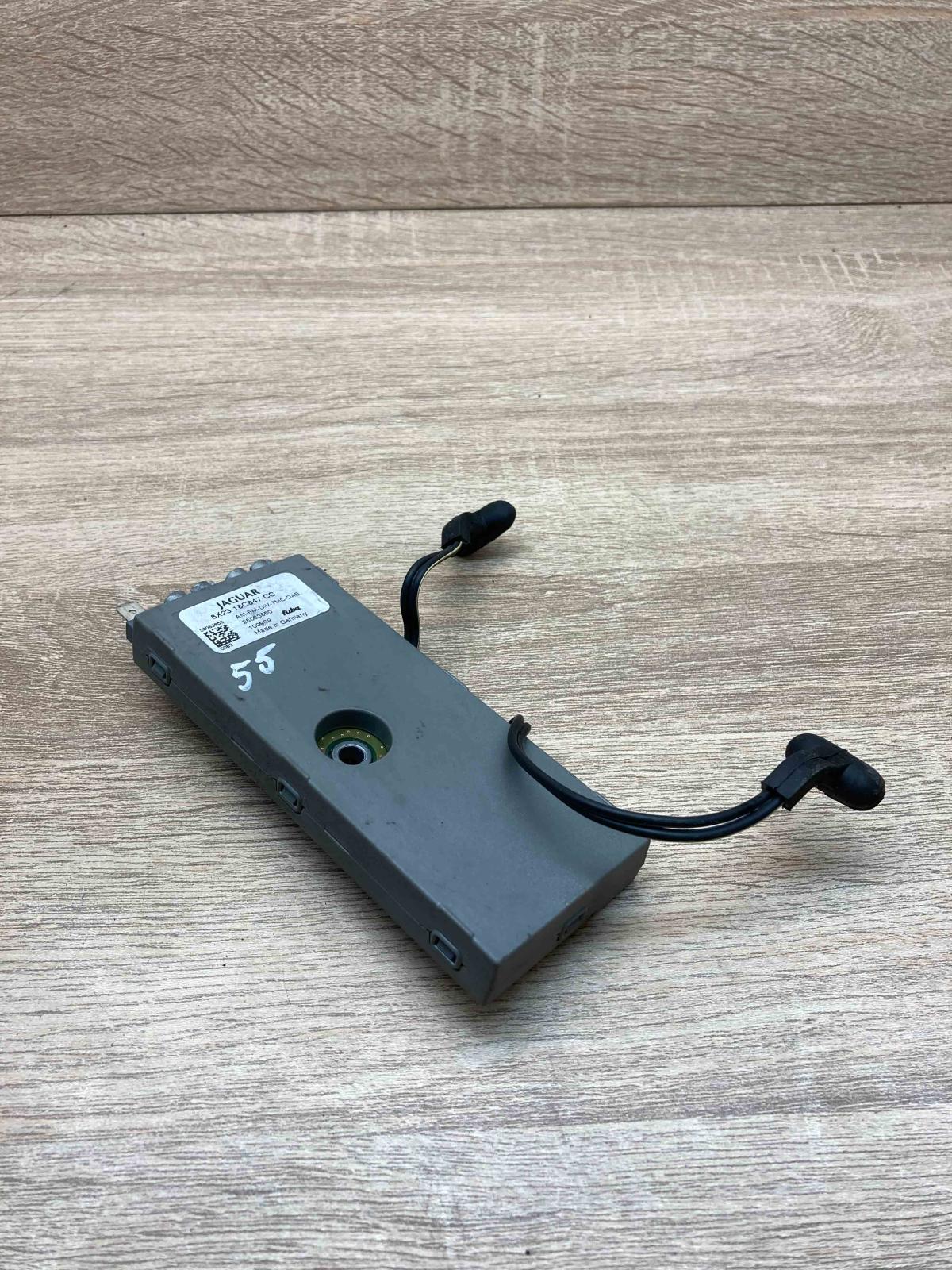 8X23 18C847 CC   Aerial antenna amplifier Jaguar XF X250