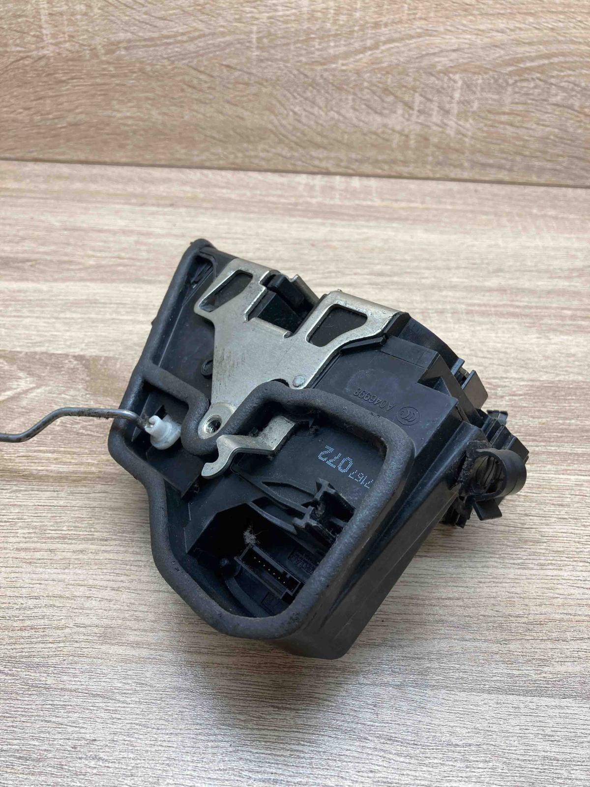 7167072  Front Right Side Front door lock BMW 5 E60 E61
