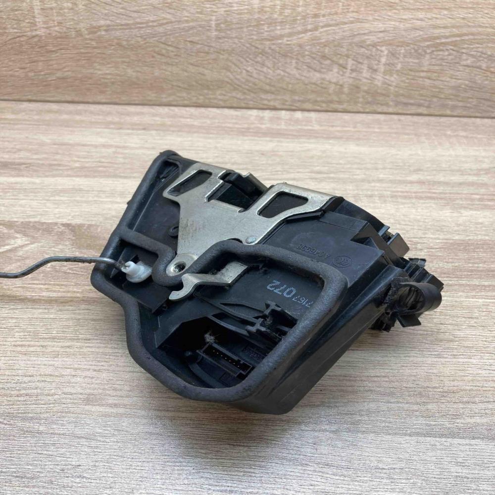 7167072  Front Right Side Front door lock BMW 5 E60 E61