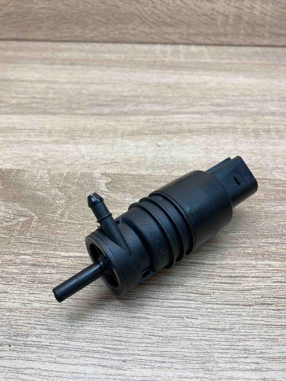 6934160   Windscreen/windshield washer pump BMW X5 E70