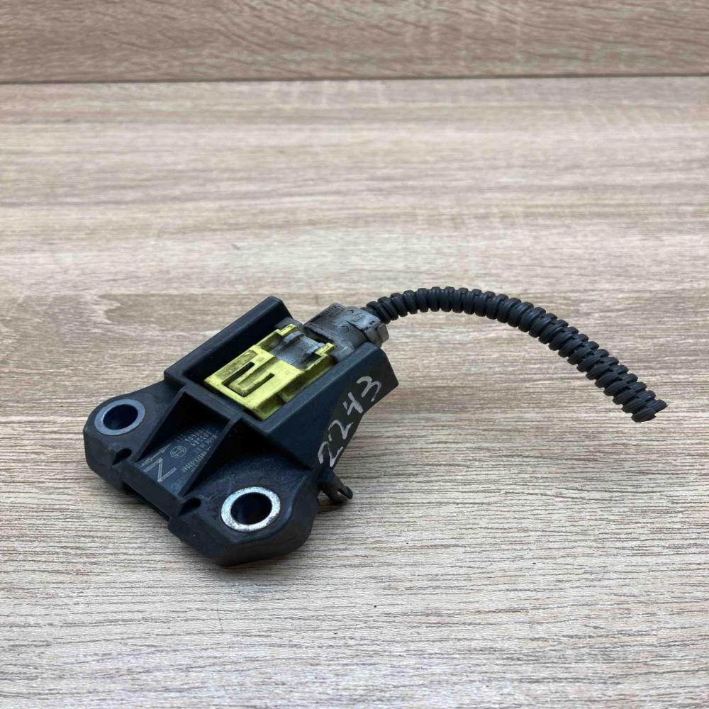 89173 53040  Z Airbag deployment crash/impact sensor Lexus IS 220D-250-350