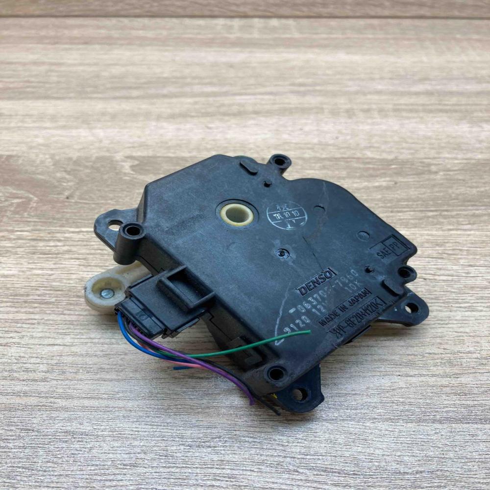 063700 7960   Air flap motor/actuator Toyota Prius (XW20)