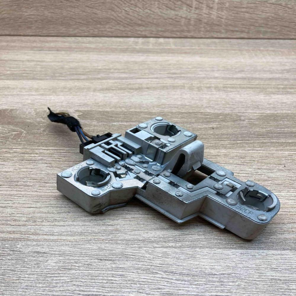 8368762  Rear Taillight Tail light bulb cover holder BMW 3 E46