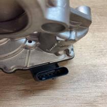 7618838   Throttle valve BMW 1 F40