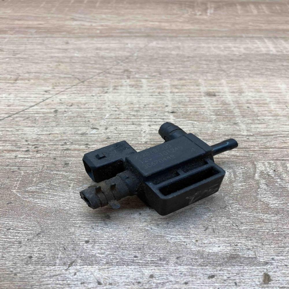 30670449   Turbo solenoid valve Volvo V70