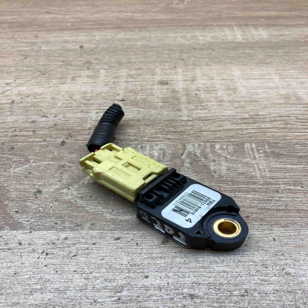 89831 0W040   Airbag deployment crash/impact sensor Lexus IS 220D-250-350