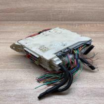82730 53130 5J11 0001  Fuse module Toyota Auris 150