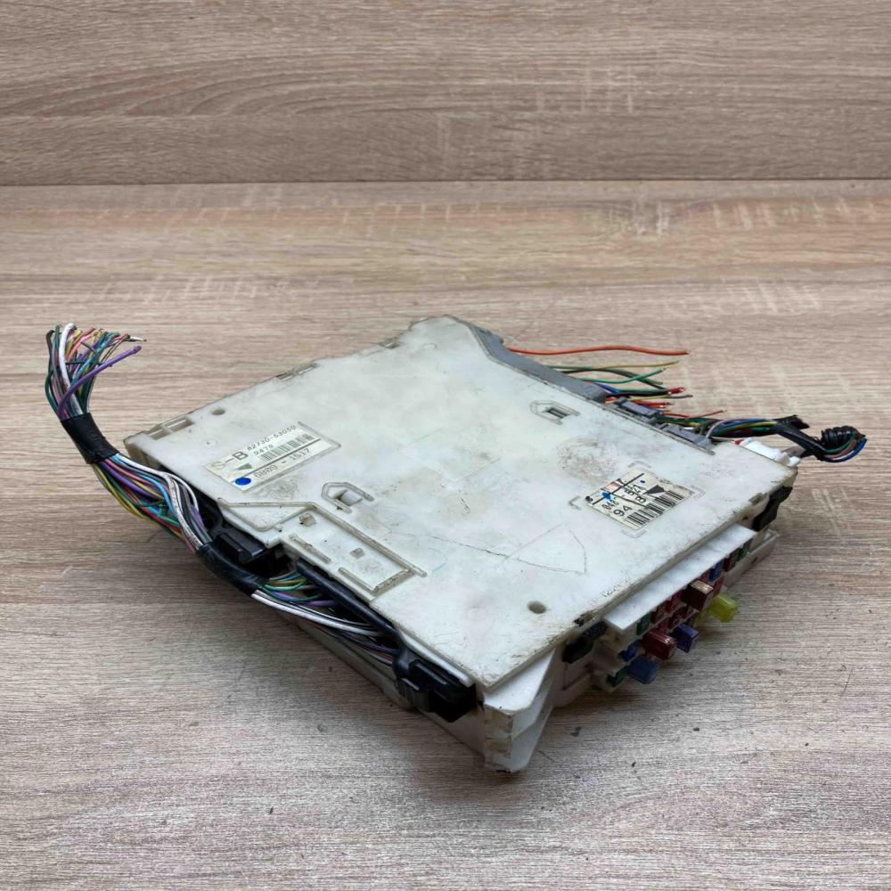 82730 53050 6B09 1517  Fuse module Lexus IS 220D-250-350