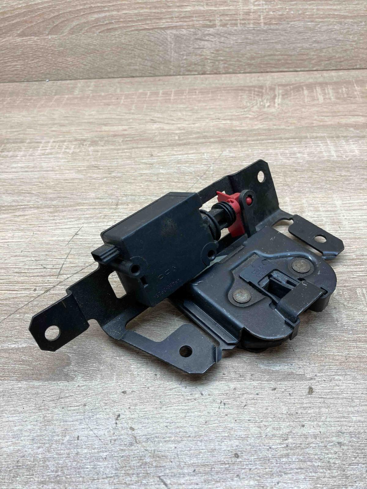 7026192   Tailgate/trunk/boot lock/catch/latch BMW 3 E46