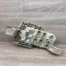 U290IZI0 YN2 22R 070510 Fuse module Suzuki Swift