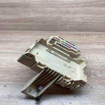 U290IZI0 YN2 22R 070510 Fuse module Suzuki Swift