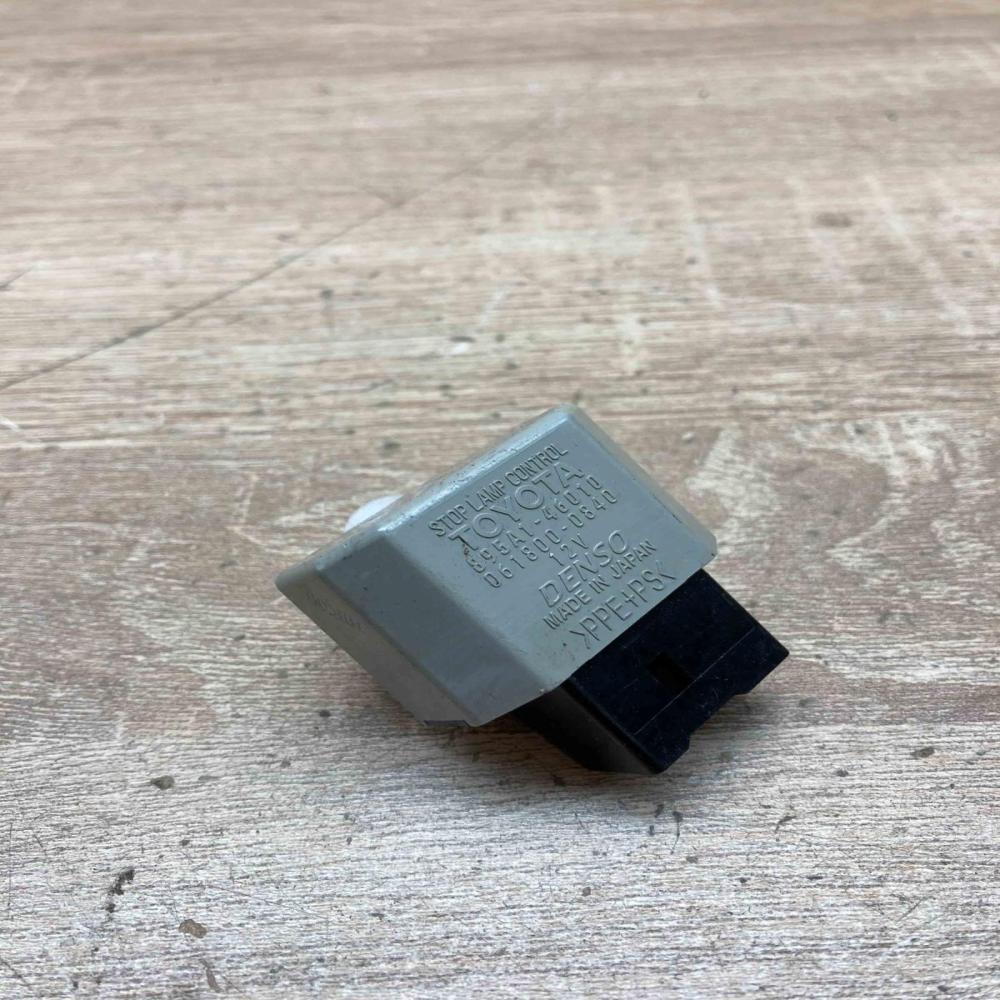 895A1 46010 061800 0840 Stop Lamp Other relay Toyota Prius (XW20)