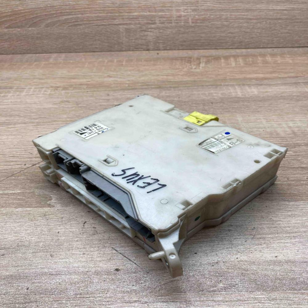 82730 53050 82672 53060  Fuse module Lexus IS 220D-250-350
