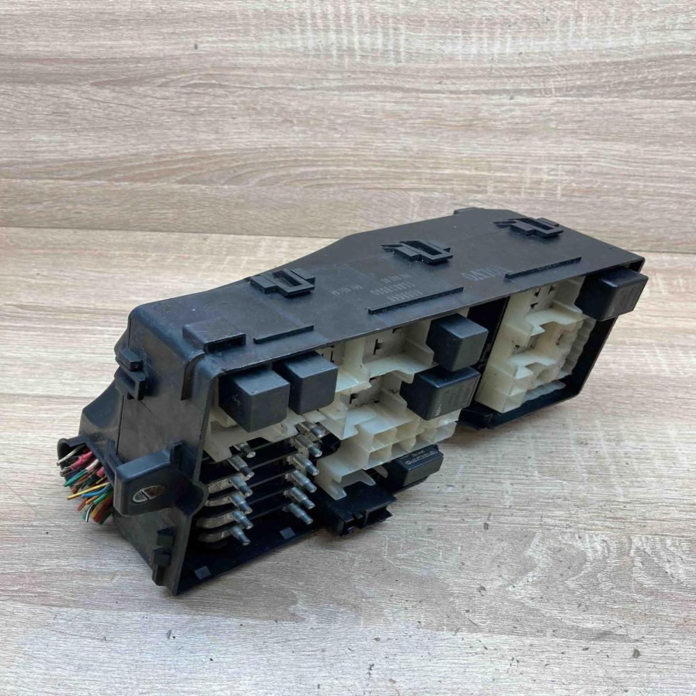 8688040 30732559  Fuse box set Volvo V50