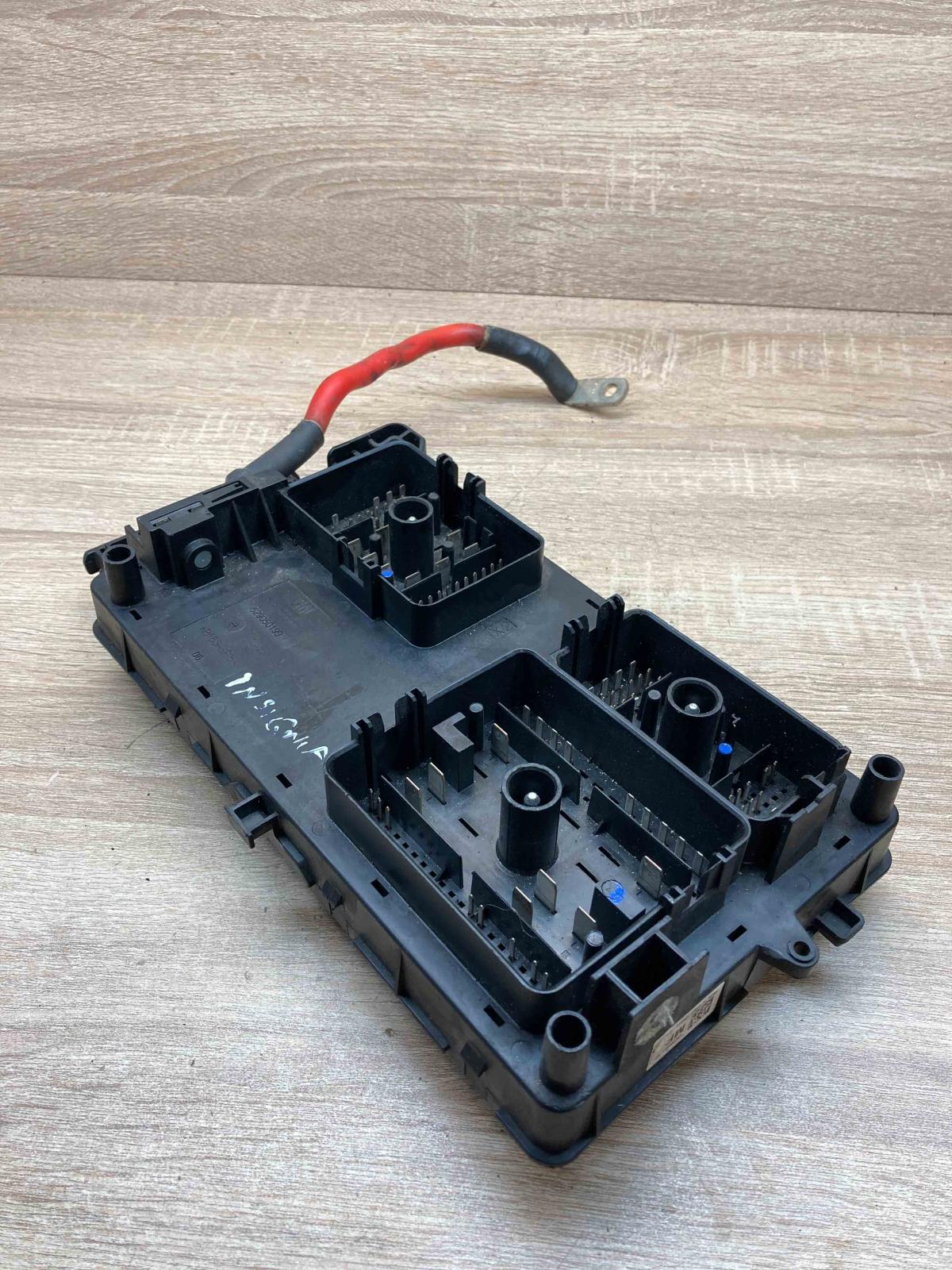 13275881 13255300  Fuse module Opel Insignia A