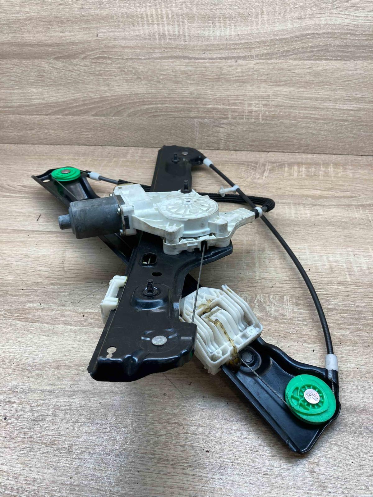 6927028 7060266 7140588 Front door window regulator with motor BMW 3 E90 E91