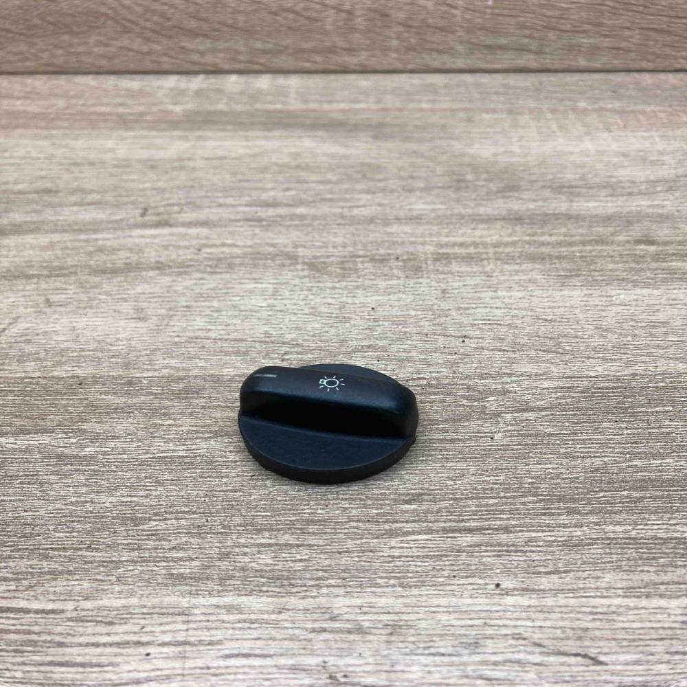 8352222   Light switch BMW 7 E38