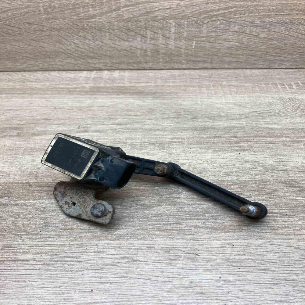 1093697   Headlight/headlamp level sensor BMW 5 E60 E61