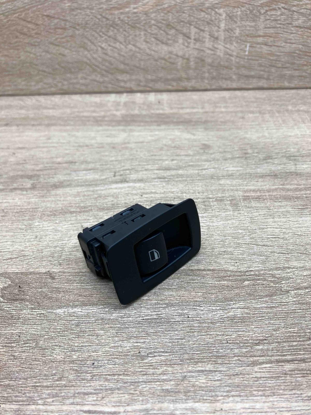 6945874 1593 9900  Electric window control switch BMW 3 E90 E91