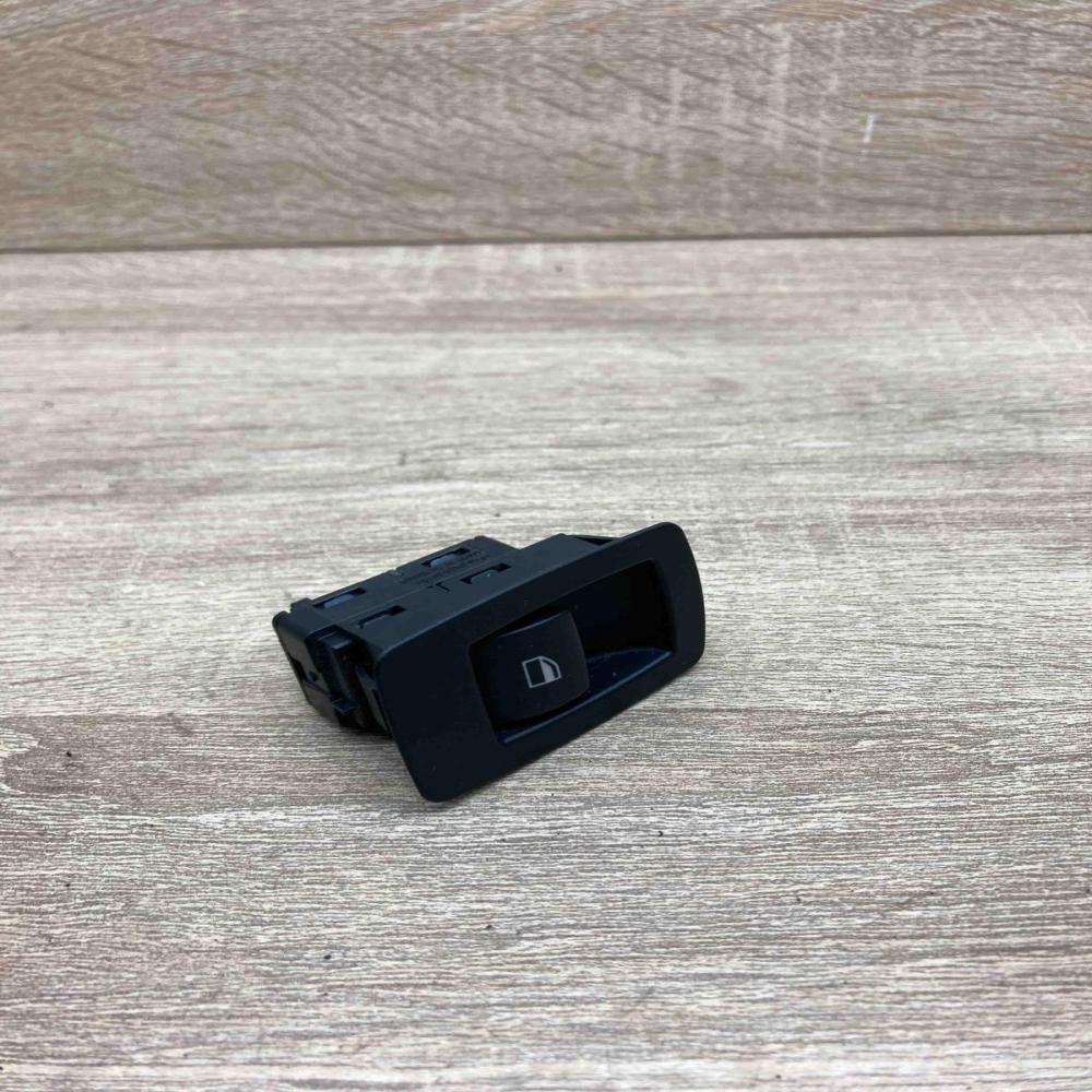 6945874 1593 9900  Electric window control switch BMW 3 E90 E91