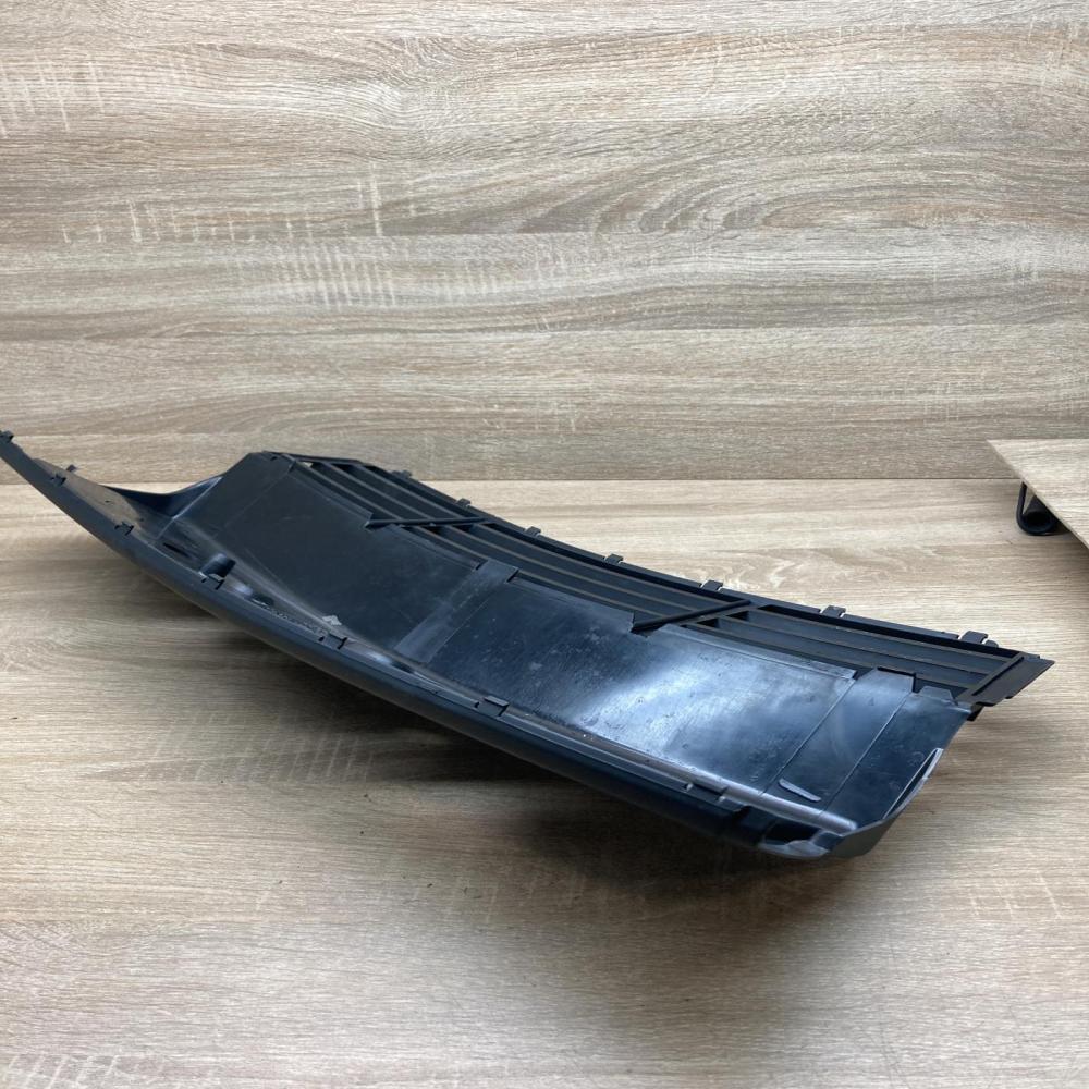 1934337   Front bumper lower grill BMW 5 E34