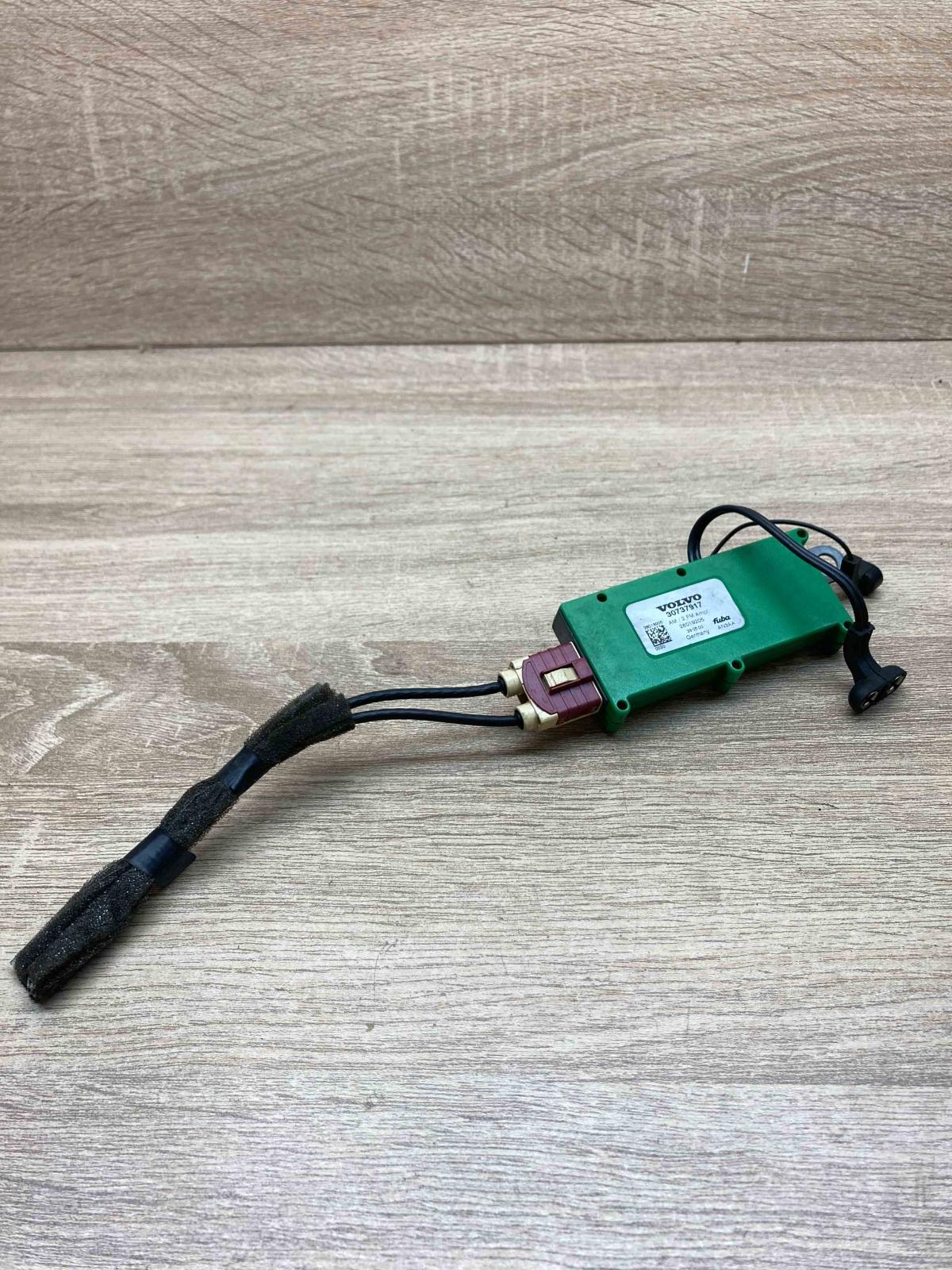 30737917 28019205  Aerial antenna amplifier Volvo S40