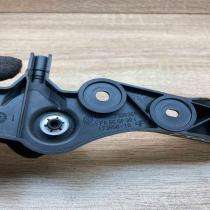 7326365 173658 10  Engine bonnet (hood) release handle BMW 4 F32 F33