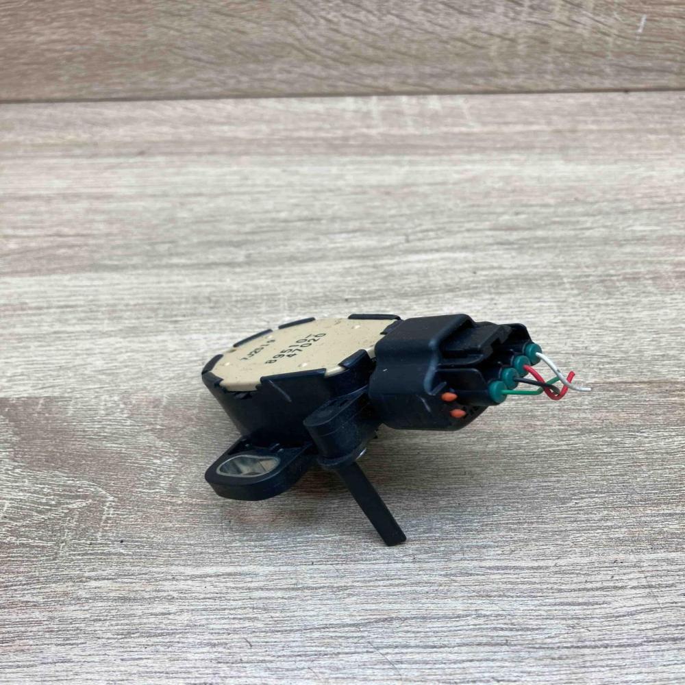 89510 47020 7J2519  Accelerator pedal position sensor Toyota Prius (XW30)