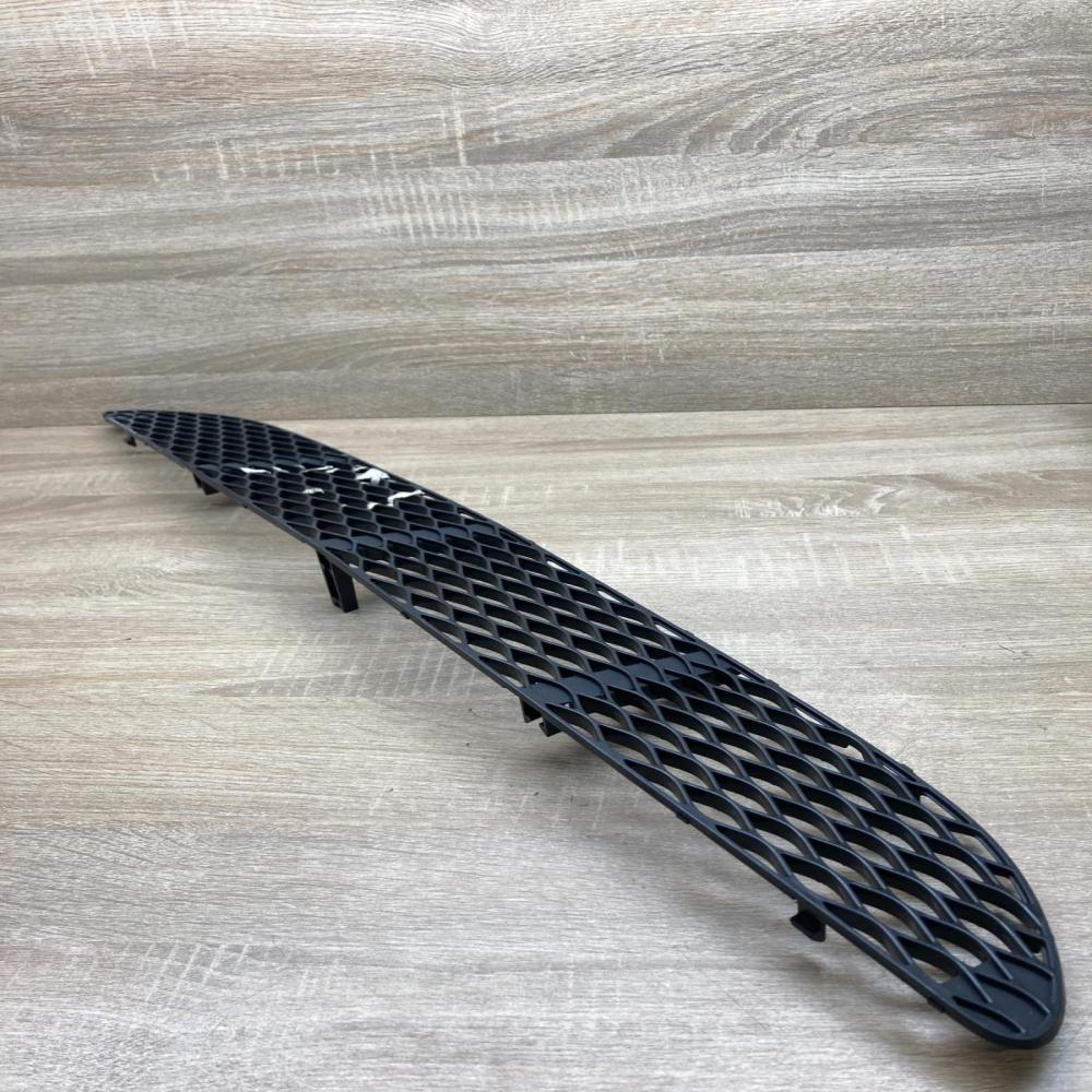 A2118850053   Front bumper lower grill Mercedes-Benz E W211