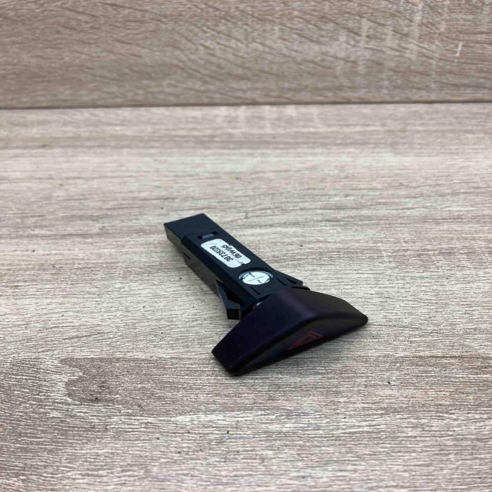 30739320 06W045  Hazard light switch Volvo V70