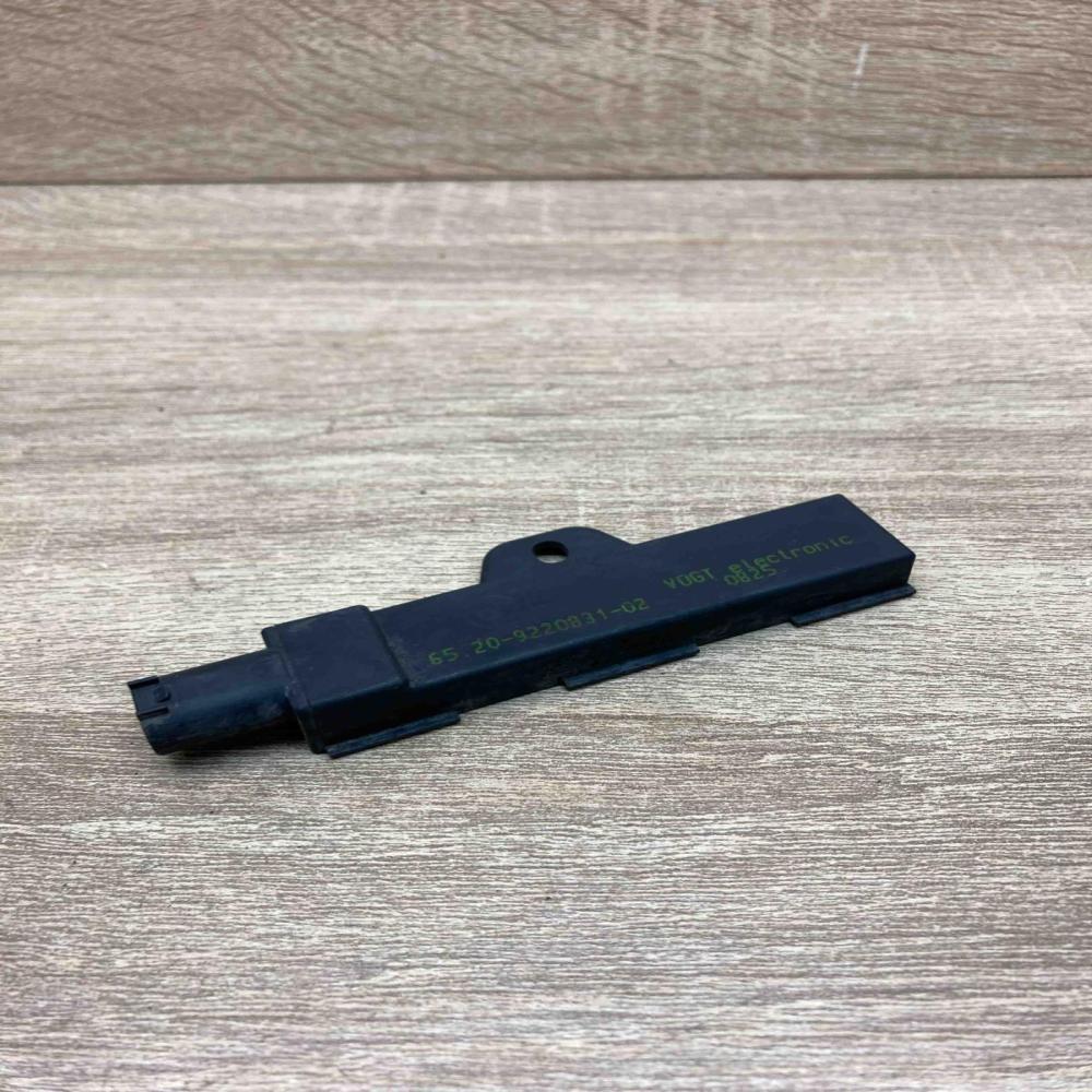 9220831 02   Keyless system antenna BMW 5 F10 F11