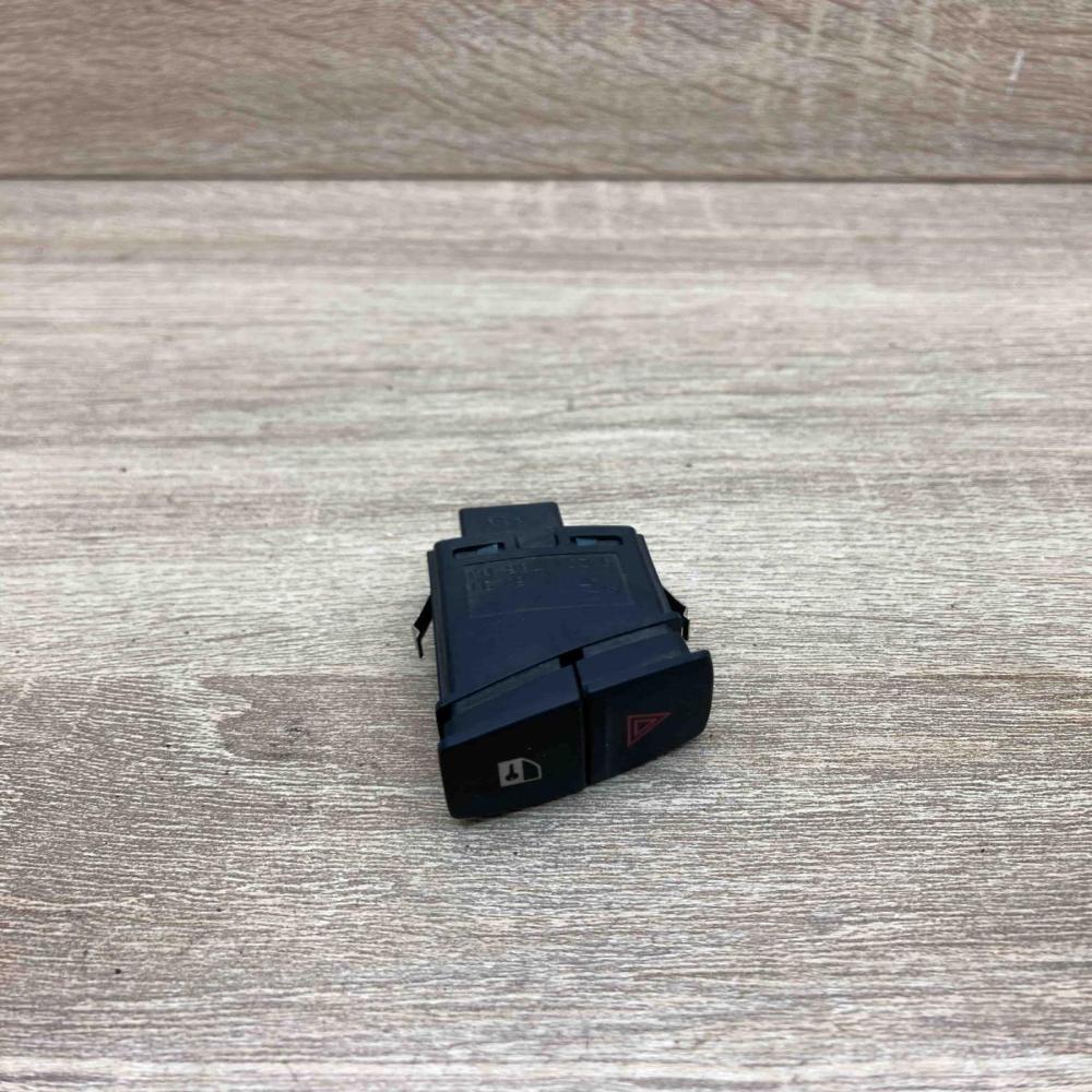 9231786   Hazard light switch BMW 3 F30 F35 F31