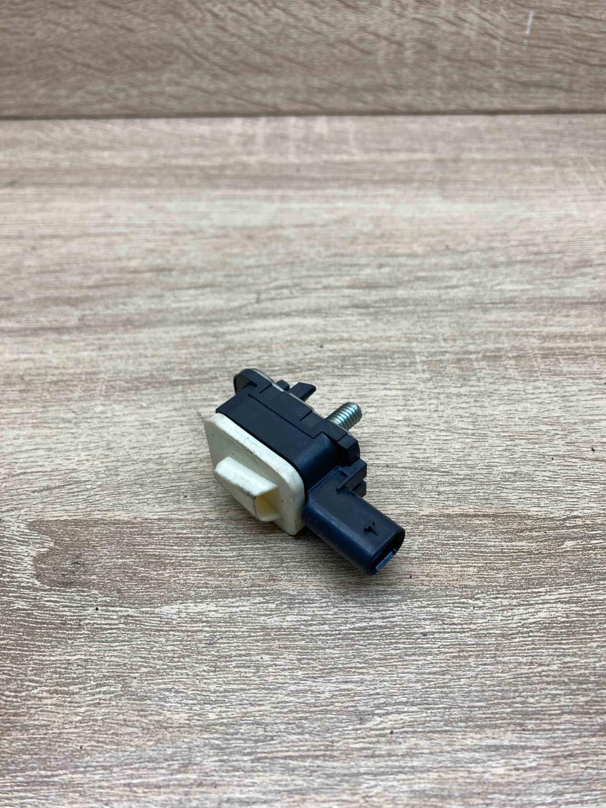 9217711 713 151201  Airbag deployment crash/impact sensor BMW 3 F30 F35 F31