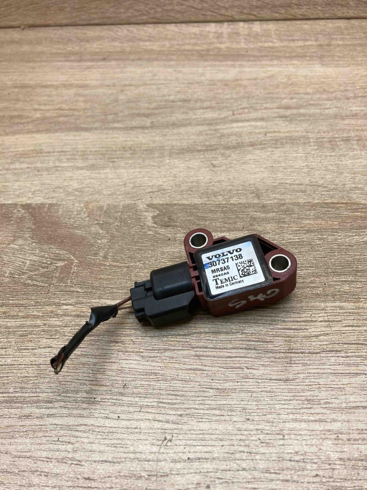 30737138 MRSA5 8840A6  Airbag deployment crash/impact sensor Volvo S40