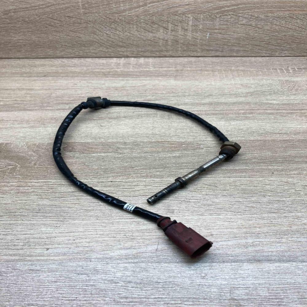 03L906088HM 092211027  Oil temperature sensor Volkswagen PASSAT B7