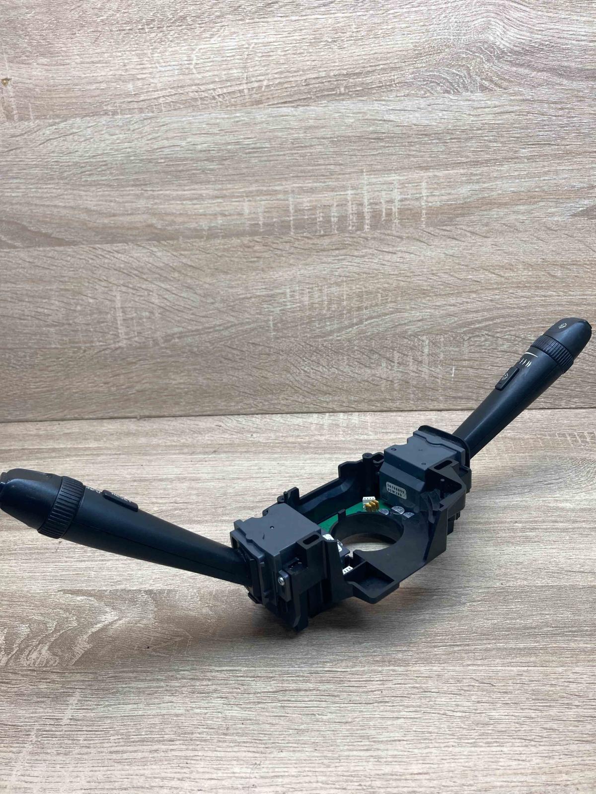 30798583 07W13  Wiper turn signal indicator stalk/switch Volvo XC90
