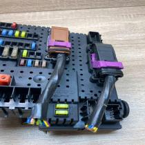 30728512 05W361 28017881 Fuse module Volvo XC70