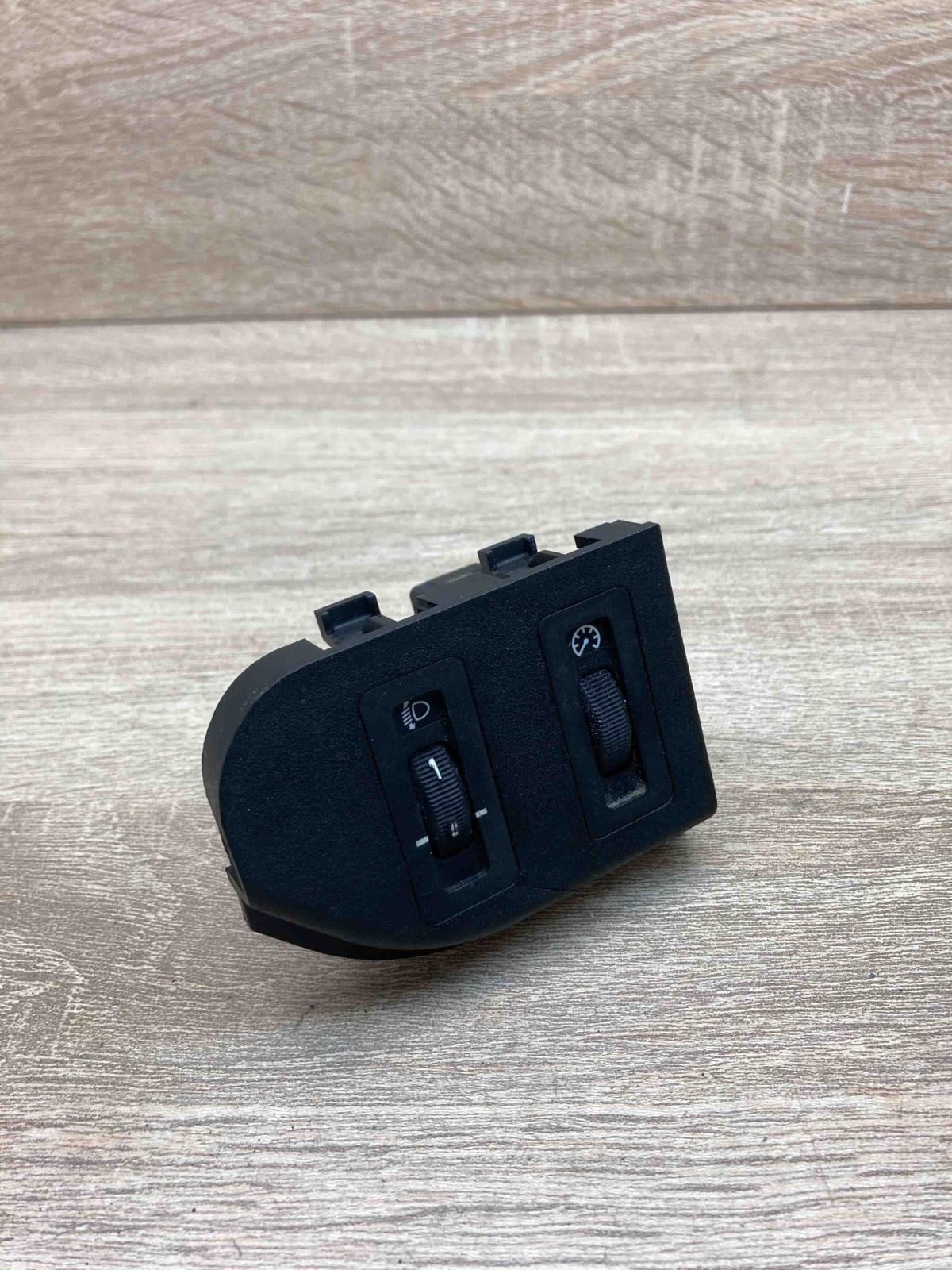 1393420 E366131  Headlight level height control switch BMW 3 E36