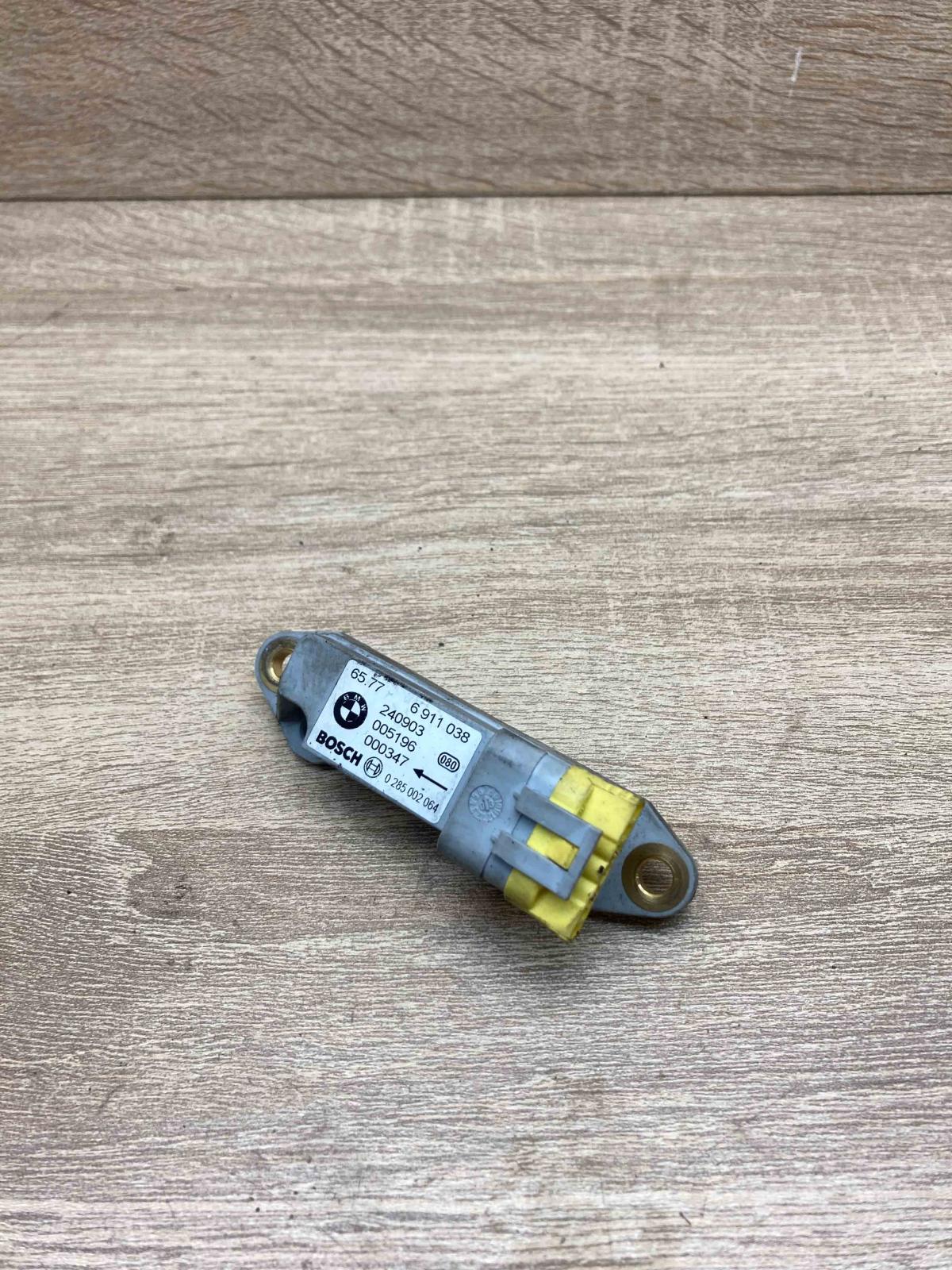 6911038 0285002064  Airbag deployment crash/impact sensor BMW X5 E53