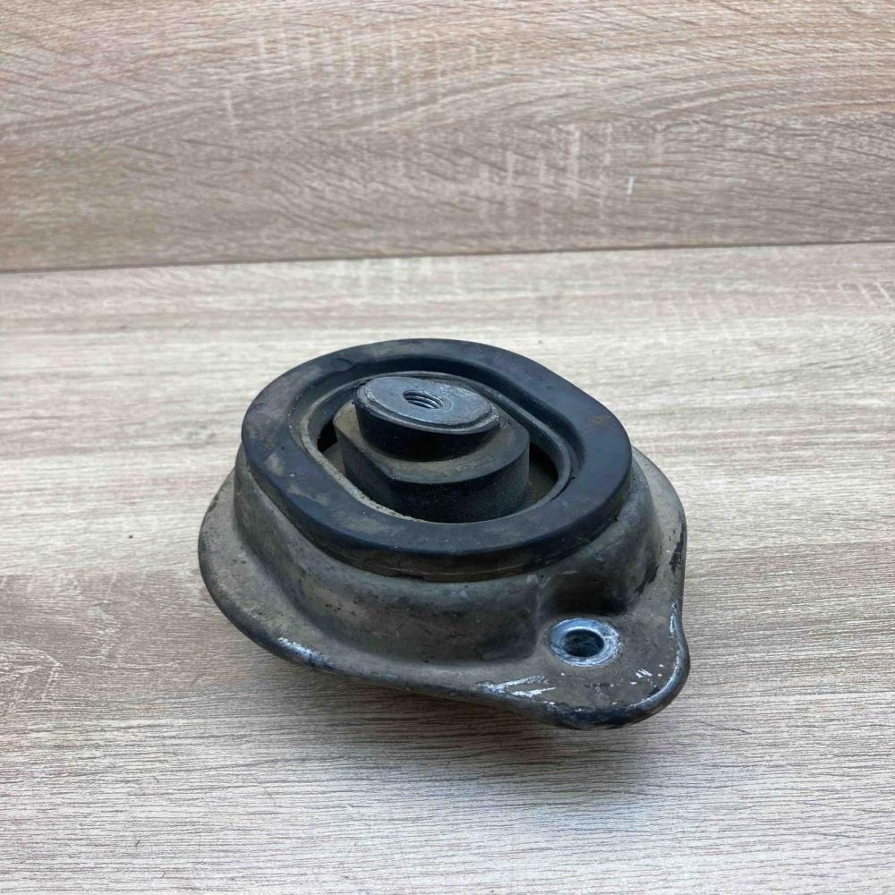 1096996   Engine mount bracket BMW X5 E53