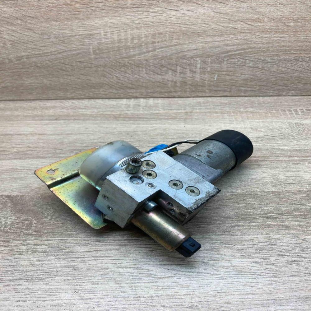 7015009 HB70087 002  Tailgate hydraulic pump motor BMW 7 E65 E66
