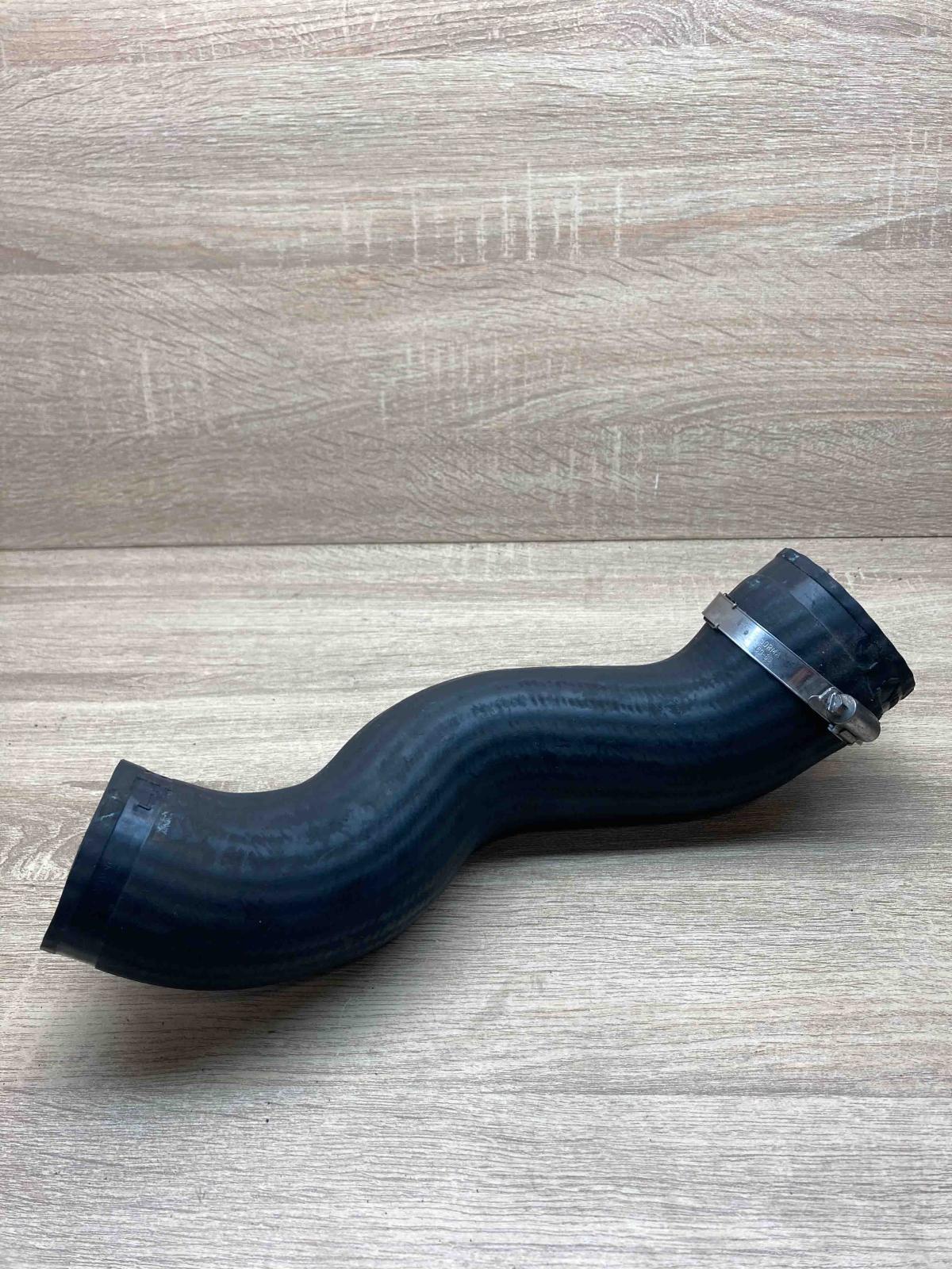 30680218   Intercooler hose/pipe Volvo V70