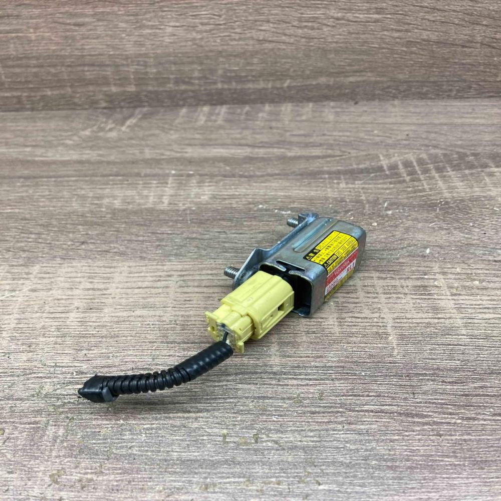 89860 47040 187900 0892  Airbag deployment crash/impact sensor Toyota Prius (XW2