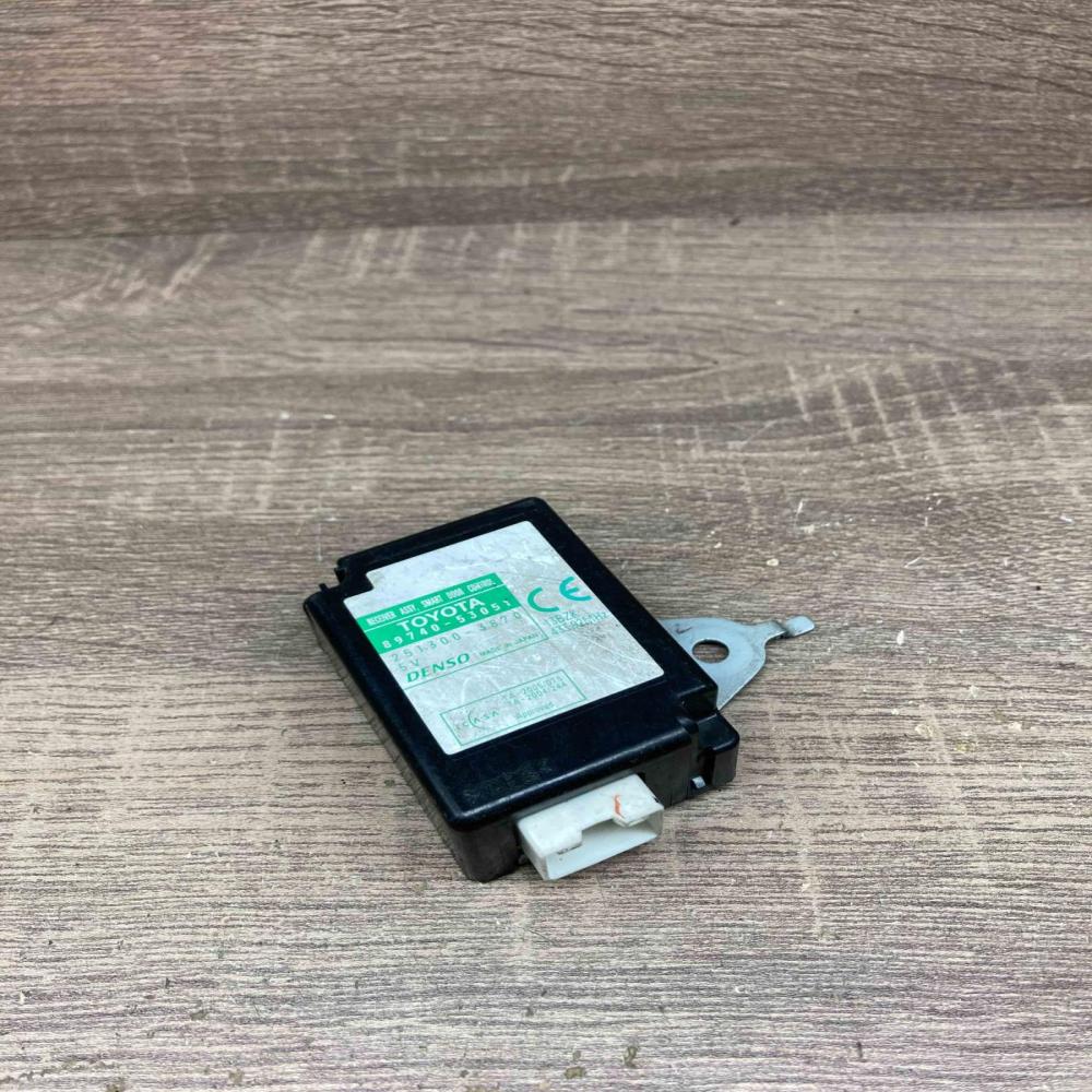 89740 53051 251300 3870  Door control unit/module Lexus IS 220D-250-350