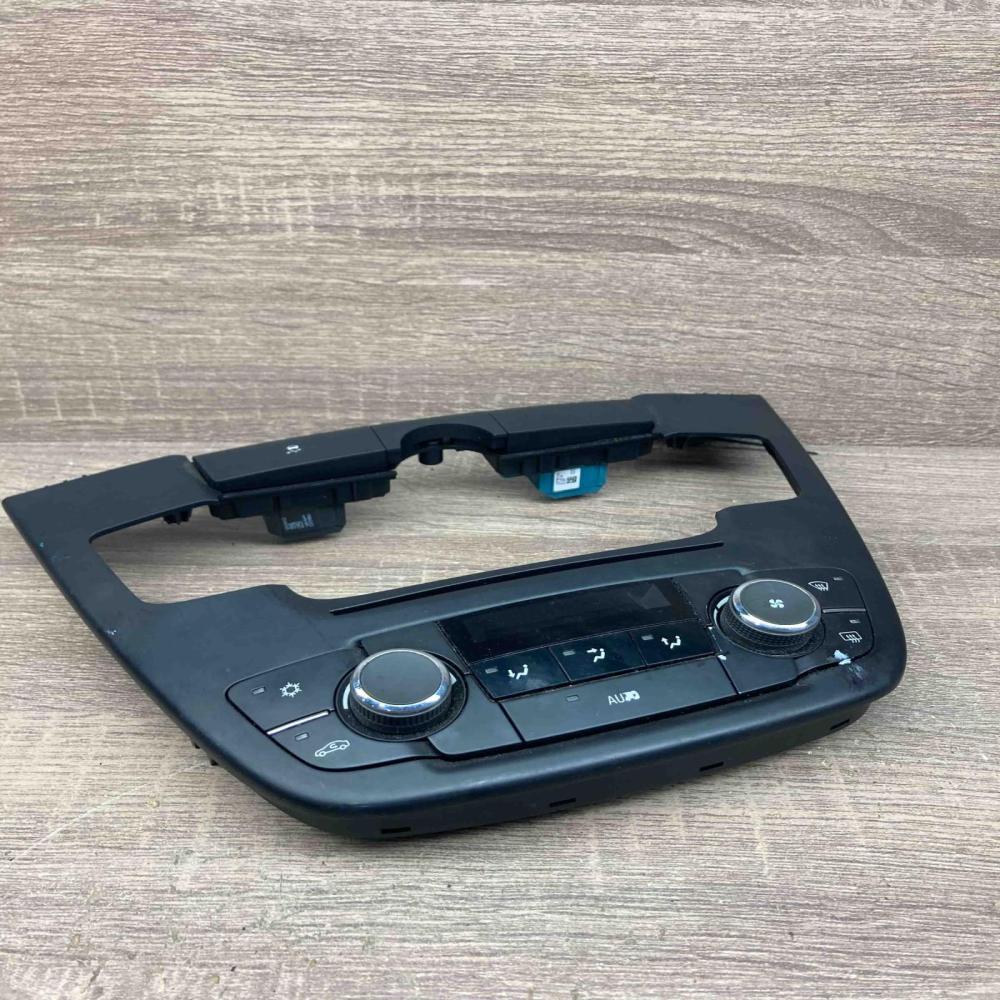 13273253 13273095  Climate control unit Opel Insignia A