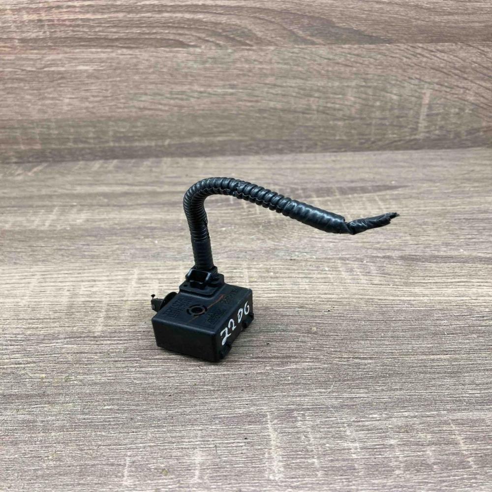 86652 48010 068900 3980  Sensor Lexus IS 220D-250-350