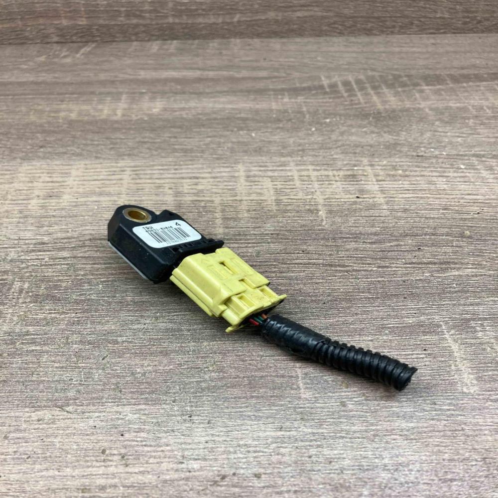 89831 0W040   Airbag deployment crash/impact sensor Lexus IS 220D-250-350