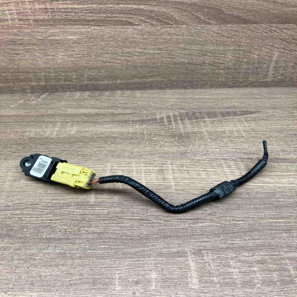 89831 02020   Airbag deployment crash/impact sensor Lexus IS 220D-250-350