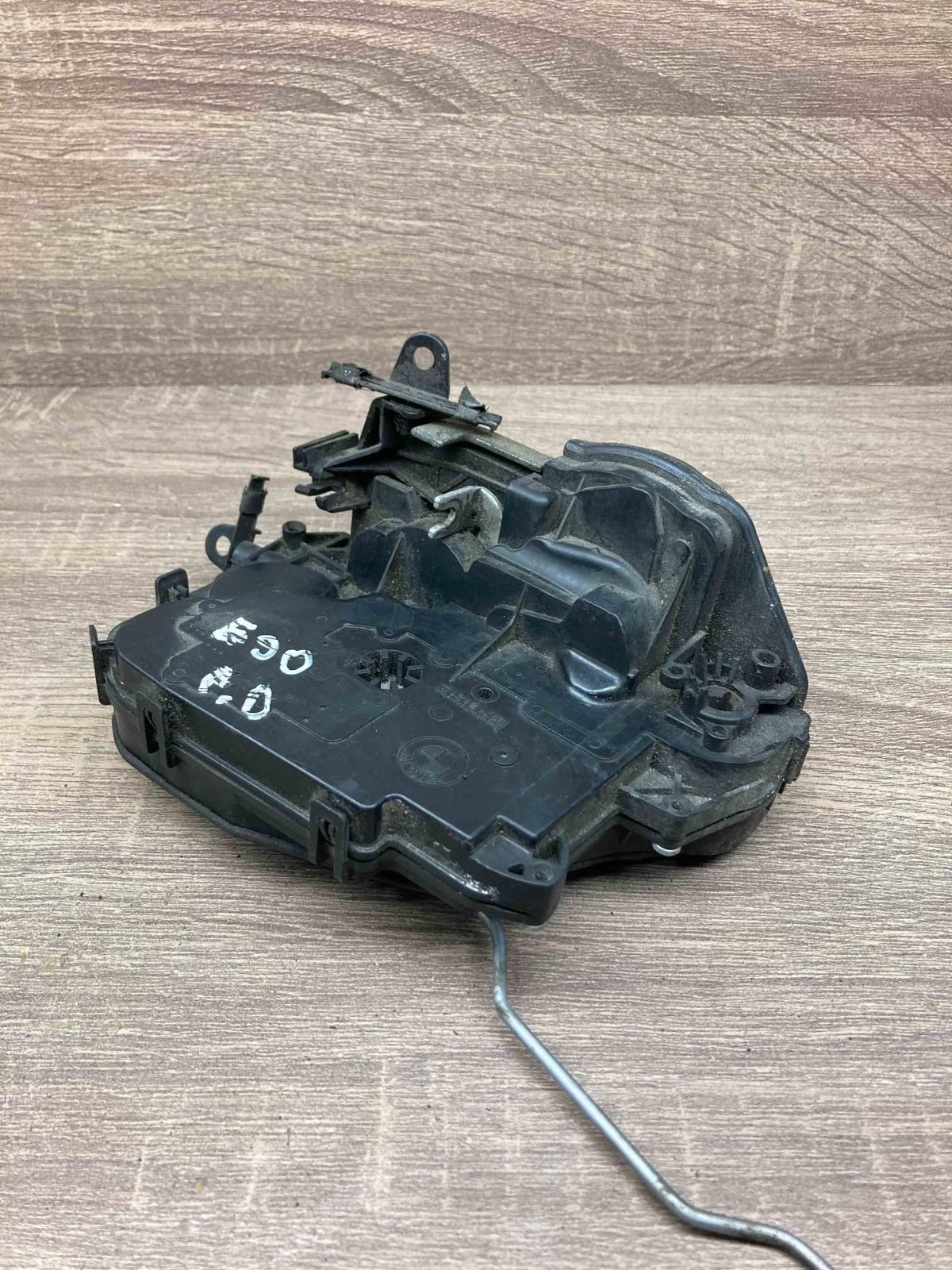7059968   Front door lock BMW X1 E84